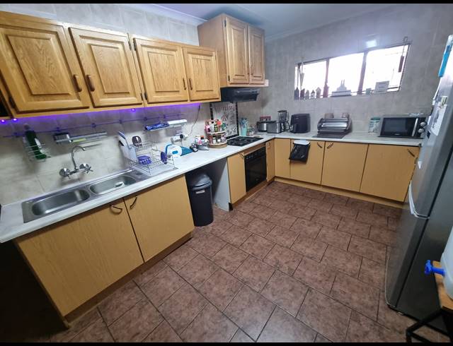 5 BEDROOM FREEHOLD FOR SALE IN THE REEDS